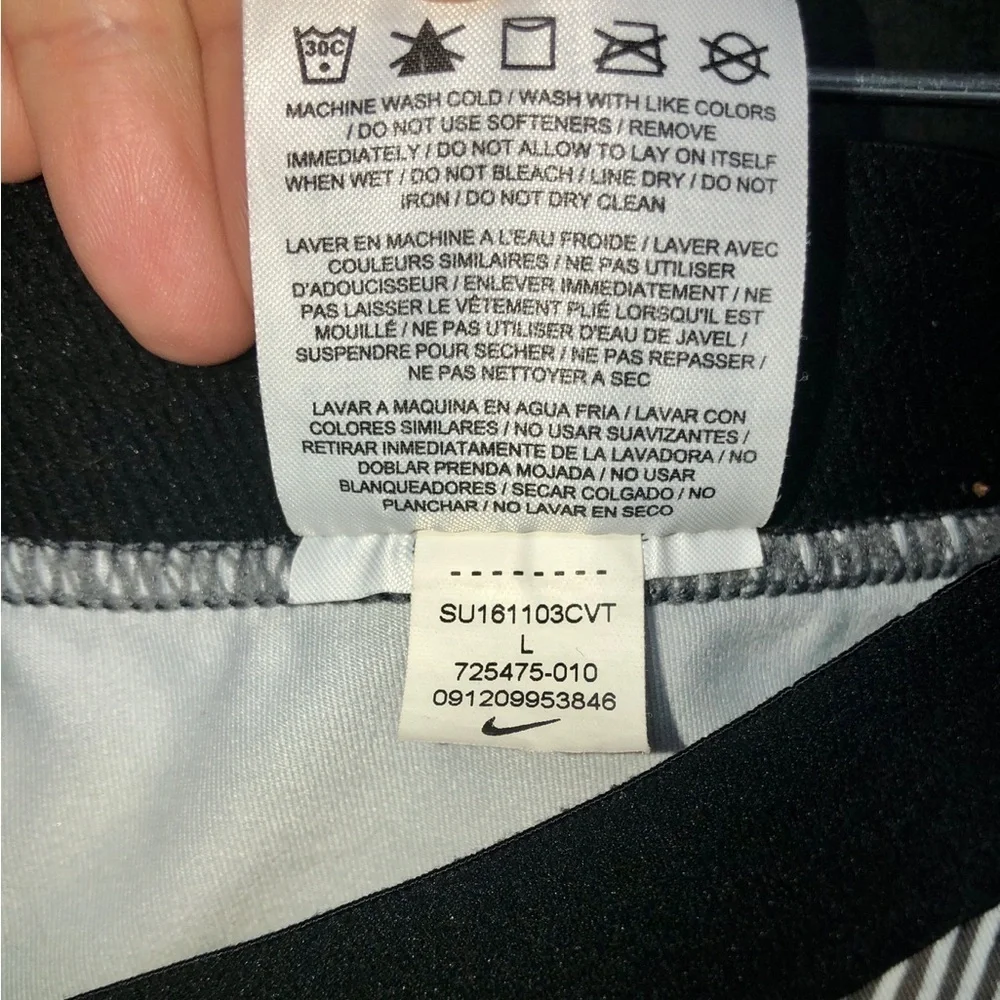 🕸️Nike Pro DriFIT Hypercool Frequency Capri Leggings